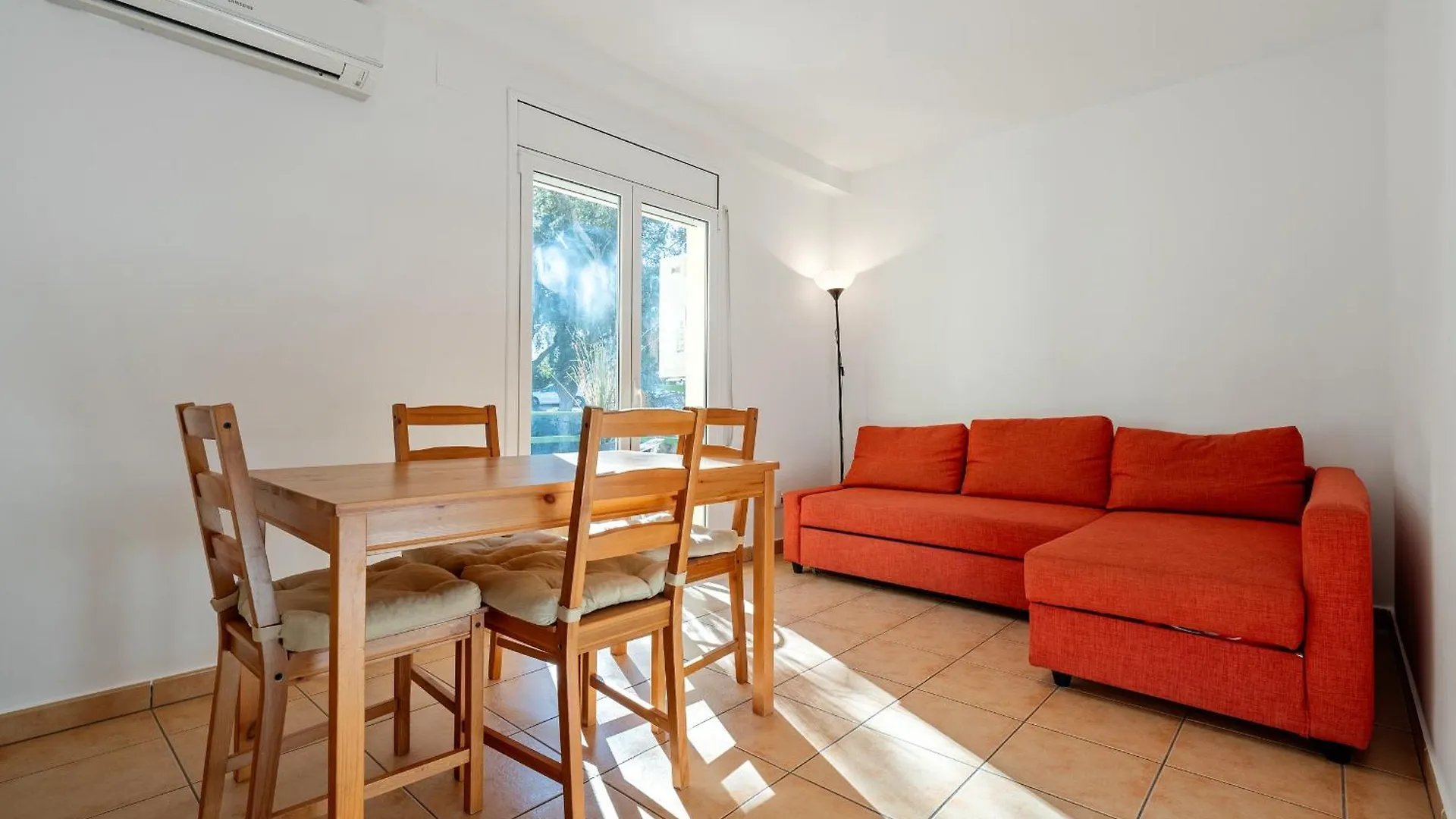 Hauzify I Apartament Fenals location